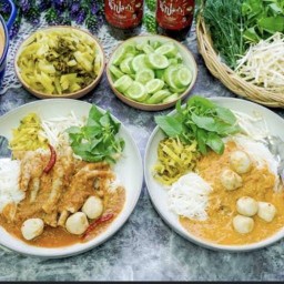 ขนมจีนน้ำยา ส้มตำ ยายนี