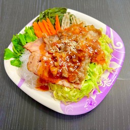 กะเพรา & กระเทียม ฟรีไข่ดาว