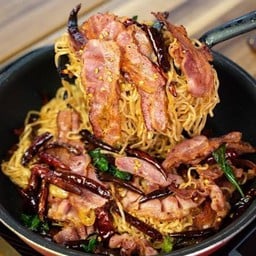 ก๋วยเตี๋ยวไก่ฉีก โจ๊ก ไส้กรอก นิรันดร์2  [ ตึกE ] นิรันดร์[ 2ตึกE ]ทำบนตึกพี่ไรเดอร์รอทางขึ้นตึก[E]ได้เลย