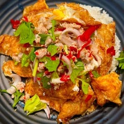 ข้าวหน้ายำไข่ดาวหมูสับ