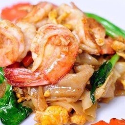 ผัดซีอิ้วทะเล เส้นใหญ่