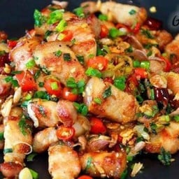 ข้าวสามชั้นคั่วพริกเกลือ