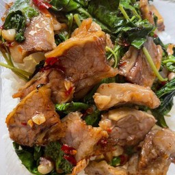 ข้าวราดกระเพราเนื้อเปื่อย