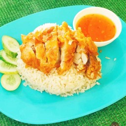 ข้าวมันไก่ ข้าวหมูแดงหมูกรอบ by ป้าตุ้ม