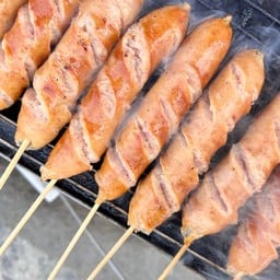 ลูกชิ้นย่าง ( หน้าตลาดโก๊แก้ว )