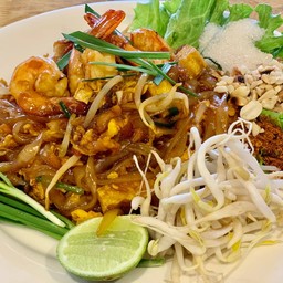 ผัดไทยกุ้ง หมู ไก่ หมึก (จานเล็ก)ระบุเนื้อสัตว์ให้ด้วยนะคะ