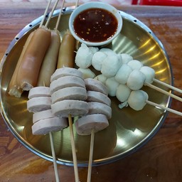 ร้านป๋าแดง หน้าโรงแรมพิจิตรพลาซ่า