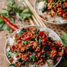 กะเพราพริกแห้ง/ยำแซ่บนัวววbyแม่สมหมาย