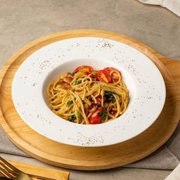 สปาเก็ตตี้เบคอนผัดพริกแห้ง