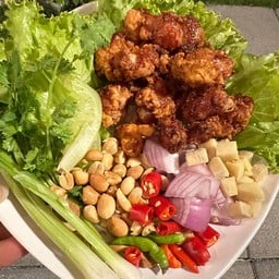 แหนมเอ็นข้อไก่ทรงเครื่อง