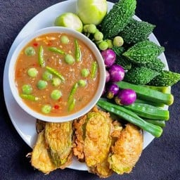น้ำพริกกะปิ + ชุดผักสด&ลวก (ไม่มีมะเขือชุปไข่)ชุดผักจัดตามที่ระบุ