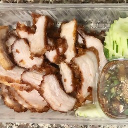 คอหมูทอดน้ำปลา