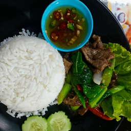 ข้าวคะน้าเนื้อทอด