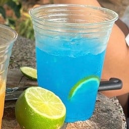 น้ำ ใกล้ฉัน