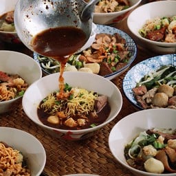 ก๋วยเตี๋ยว เนื้อ น้ำตก