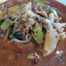 ผัดน้ำพริกเผาราดข้าว