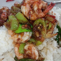 กุ้งผัดกะปิราดข้าว