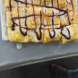 โรตีกล้วยหอมใส่  พิเสดเพิ่มช็อคโกแลต หรือ โอวันติน  ร