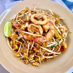 ผัดไทยเส้นจันทน์