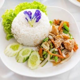 ผัดใบคึ่นช่ายราดข้าว