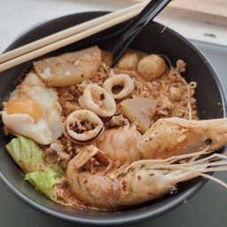 มาม่าเกี๊ยวบางทราย ซ.ข้างเซเว่น ดิไอดอล