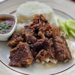 ข้าวหน้าเนื้อตุ๋น