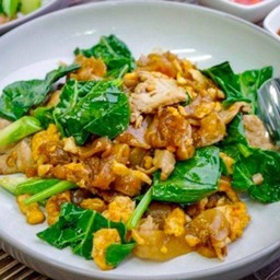 เส้นใหญ่ผัดซีอิ้ว