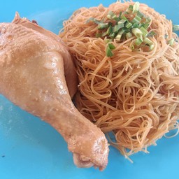 หมี่คลุกน่องไก่ตุ๋น