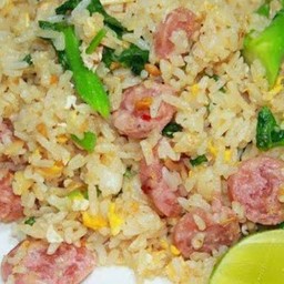 ข้าวผัดแหนมหมู