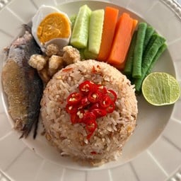 ข้าวผัดน้ำพริกลงเรือ