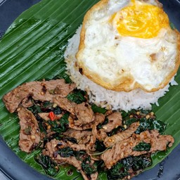 ข้าวกระเพราเนื้อโคขุนรสเด็ด