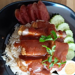 ข้าวหมูกรอบ