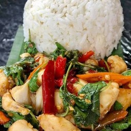 กระเพราไก่ราดข้าว
