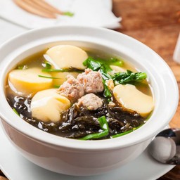 Clear Soup With Seaweed And Minced Pork 
