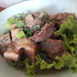 บ้านเป็นสุข ก๋วยเตี๋ยวเนื้อตุ๋น หมูตุ๋น กะเพรา หมู/เนื้อตุ๋น