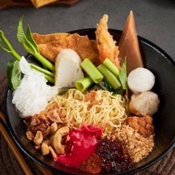 ก๋วยเตี๋ยวเย็นตาโฟต้มยำแห้ง