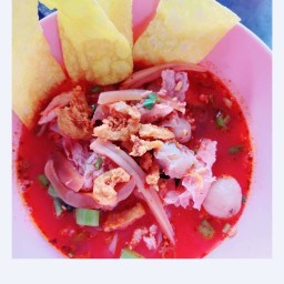 เย็นตาโฟต้มยำหมูกรอบ ปากซอยตำนานชล