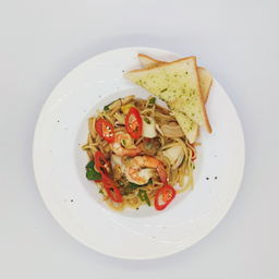 สปาเก็ตตึ้ผัดซอสต้มยำทะเล