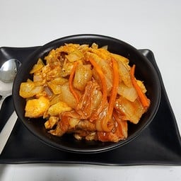 ข้าวหน้าไก่ ผัดซอสกิมจิ