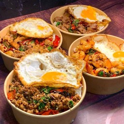 เผ็ดกะเพรา (Ped Kra-Pao) ลาดหลุมแก้ว