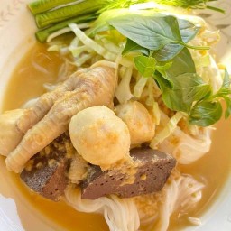 ขนมจีนแม่อรุณ เจ้าเก่า