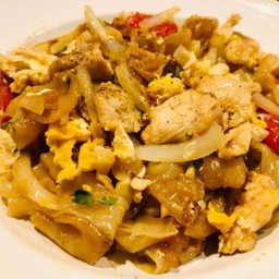 เส้นใหญ่คั่วกระทะ