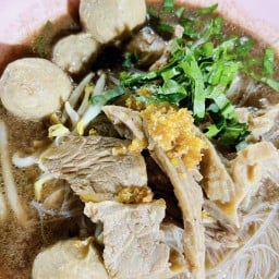 ร้านก๋วยเตี๋ยวโกเด้ง..อมยิ้ม
