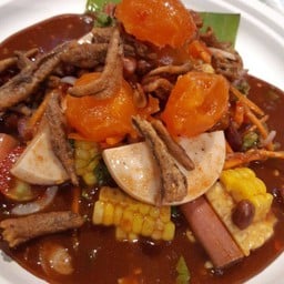 ยำไข่แดง