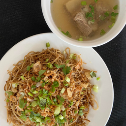 16 หมี่หุ้นกระดูกหมู