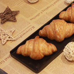 ครัวซอง 2 ชิ้น เนยกับแยม