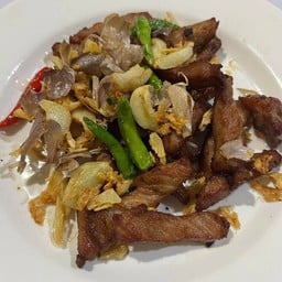 หมูทอดมั้ย ข้างโรงเรียนบ้านโป่งน้อย