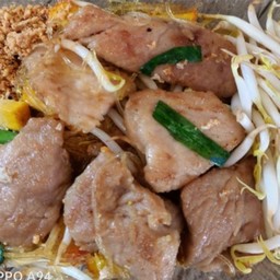 ผัดไทยวุ้นเส้นหมูหมักนุ่ม