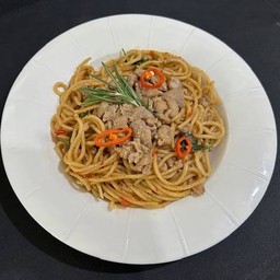 สปาเก็ตตี้ผัดขี้เมาไก่