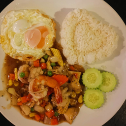 ผัดพริกไทดำราดข้าว